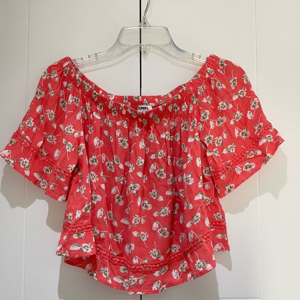 Express casual red/pink flowy top with floral print